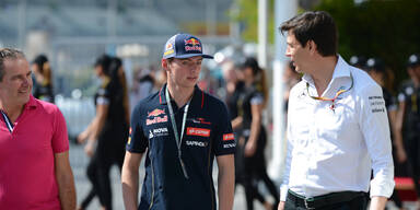 Mercedes-Zukunft offen: Russell ohne Vertrag – kommt 2027 Verstappen?