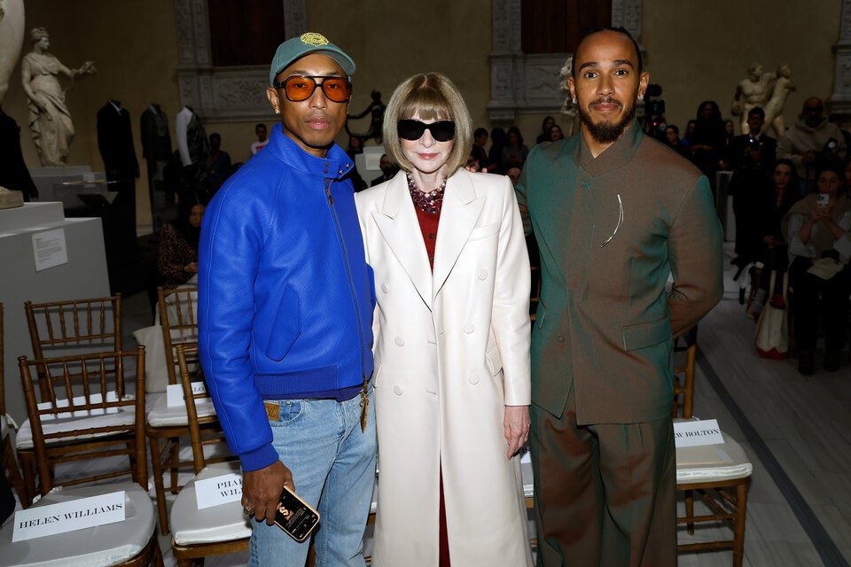 Anna Wintour mit den diesjährigen Co-Gastgebern Pharrell Williams und Lewis Hamilton