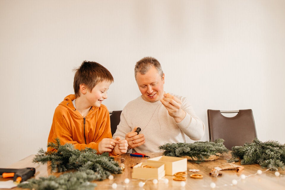 DIY-Weihnachtsdeko: So machen Sie festliche Deko günstig zu Hause