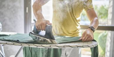 Geheimtipp: Mit diesem günstigen Spray müssen Sie nie wieder bügeln