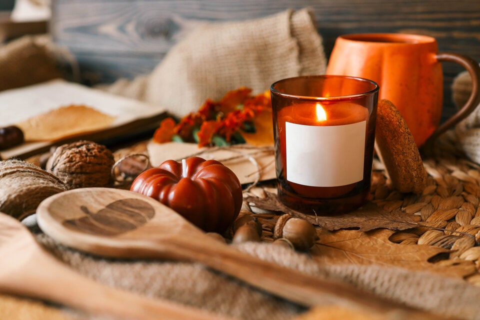 Herbst-Hack: Warum Sie Salz in Teelichter streuen sollten