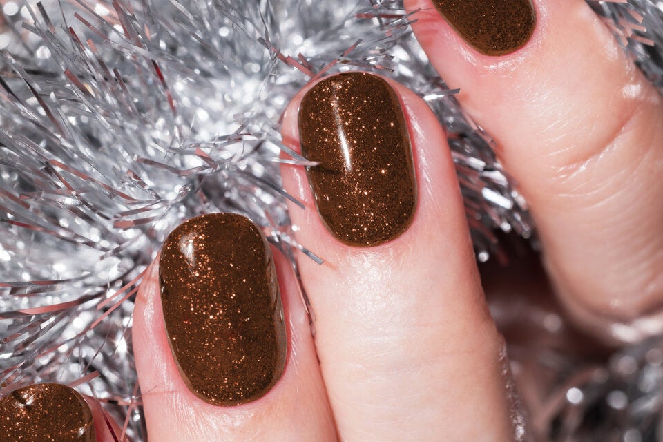 Genialer Trick: So entfernen Sie Glitzernagellack ohne nerviges Rubbeln