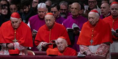 Papst einen Tag tot &ndash; Kardin&auml;le schmieden schon erste Allianzen