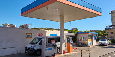 Halber Körper verbrannt: Mann stirbt nach Tankstellen-Explosion