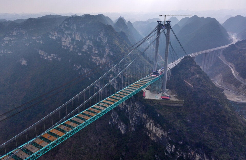 So spaltet China Berge für die höchste Brücke der Welt