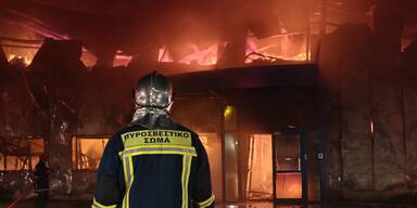 Alarm-SMS an Einwohner: Feuer-Inferno in Athen brennt Häuser nieder