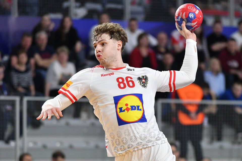 Team holt zum großen Wurf aus.