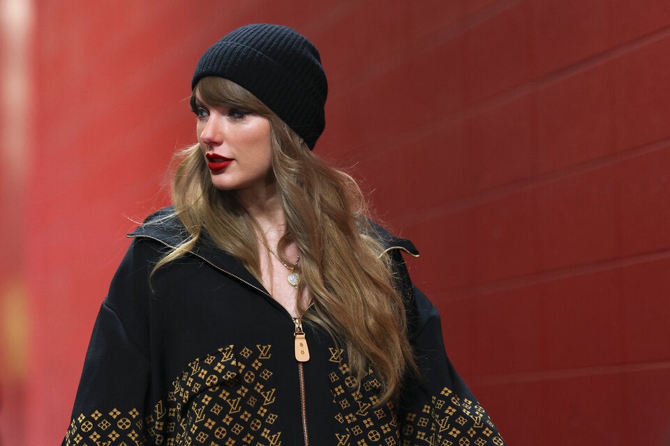 Taylor Swift begeistert im Luxus-Look bei Chiefs-Spiel