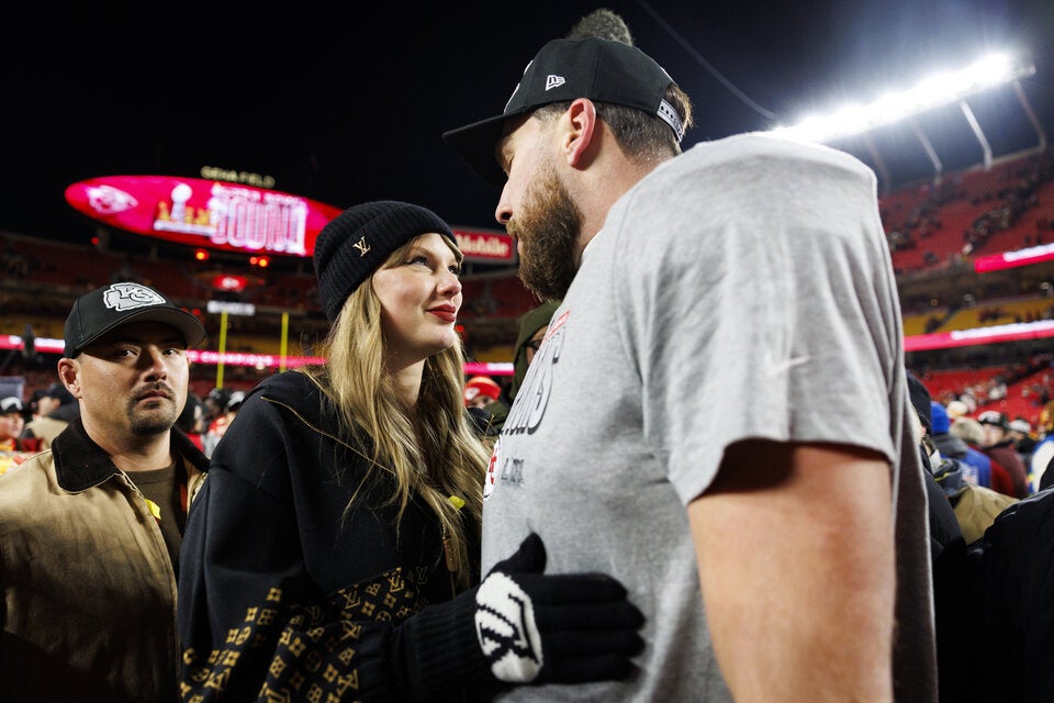 Taylor Swift begeistert im Luxus-Look bei Chiefs-Spiel
