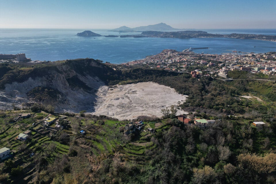 Die riesige Vulkanlandschaft liegt nur wenige Kilometer von Neapel entfernt. 