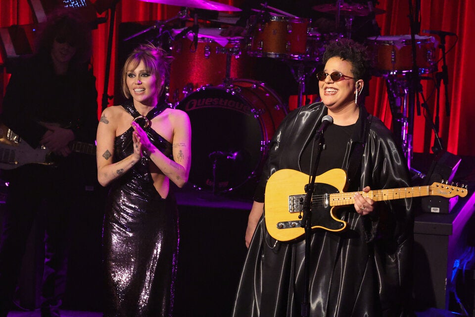 Miley Cyrus mit Sinead O'Connor Tribute