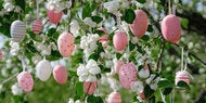Ostern in Blüte: Dekoration aus Blüten und Zweigen