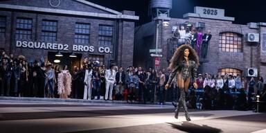 Mailand Fashion Week: Dsquared2 liefert Supermodels & nackte Haut der Superlative
