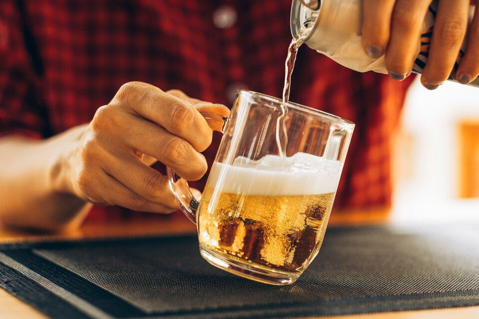 Frauen vs. Männer: Neue Studie zeigt große Unterschiede bei Stress & Alkohol