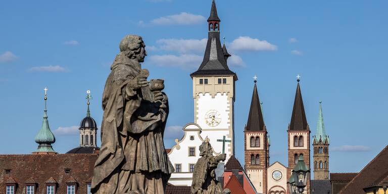 Stille, Fisch & fliegende Glocken: Das steckt hinter Karfreitags-Traditionen