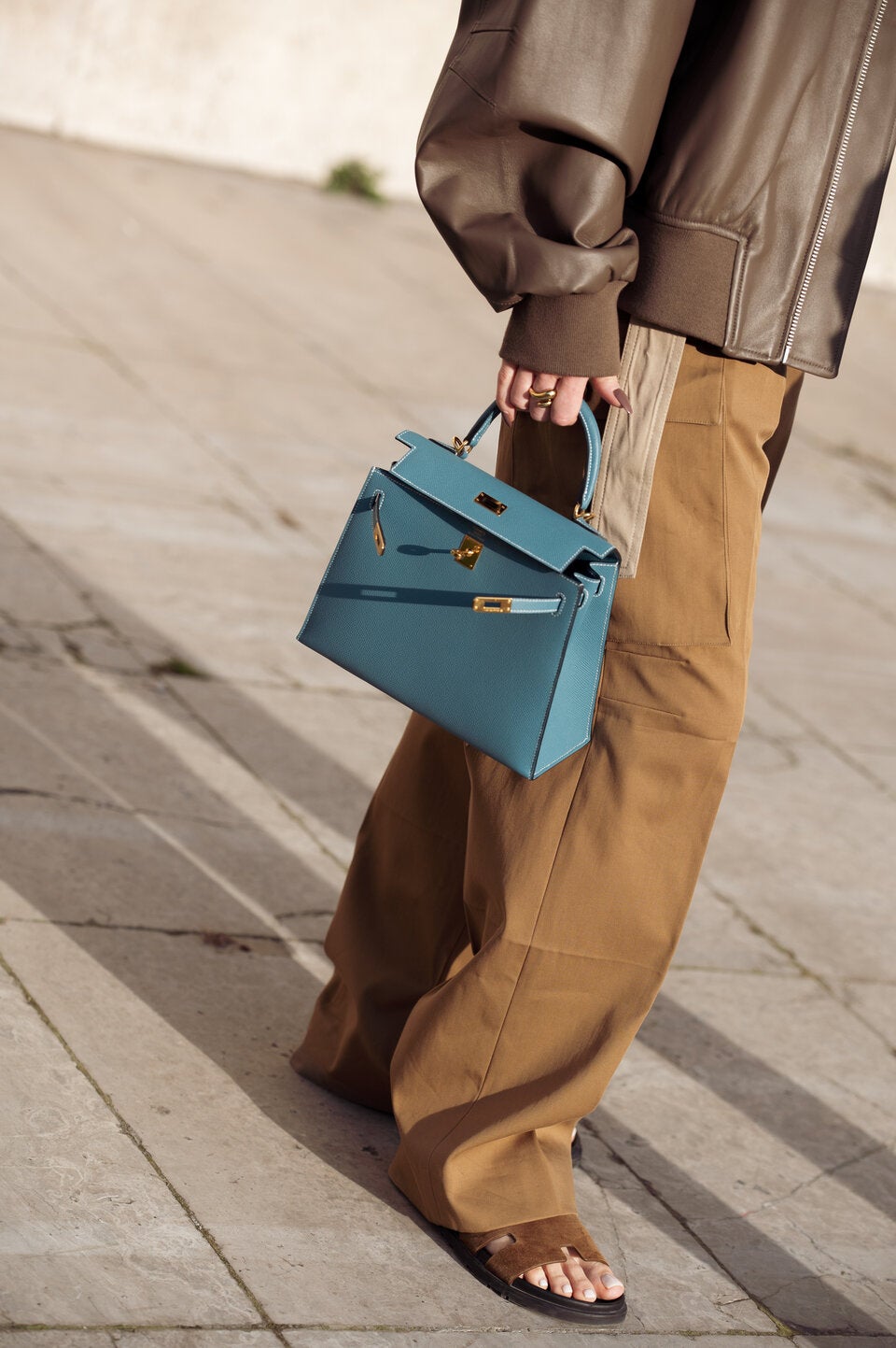 Von Flip-Flop bis Plateau: Das sind die luftigen Sandalentrends 2025