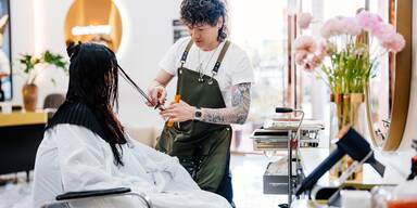 Diese Anzeichen verraten: Sie müssen dringend zum Friseur