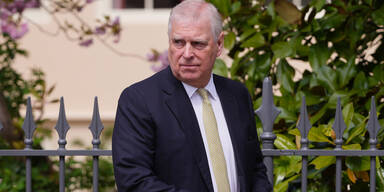 Andrew finanzierte sein Luxusleben mit DIESEN Geheimdeals