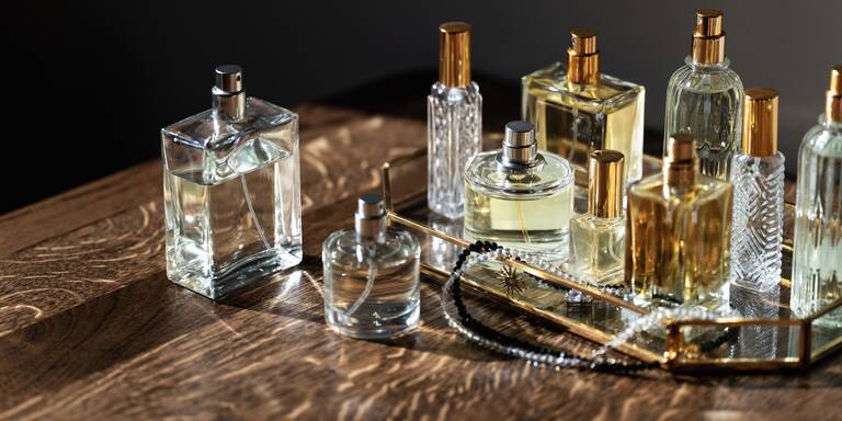 Parfum Layering Trend erklärt: So kombinieren Sie Düfte richtig