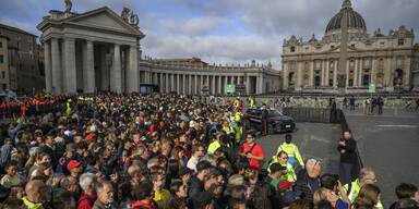 400.000 Gläubige strömten zum Begräbnis von Franziskus