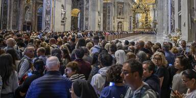 250.000 Gläubige verabschiedeten sich von Papst Franziskus