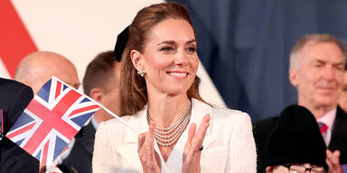 VE Day: Kates strahlendes Comeback im Schnäppchen-Look