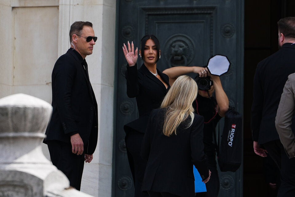 Kim Kardashian auf dem Weg zum Gericht.