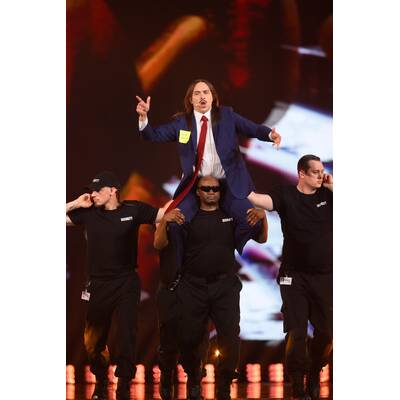 Warten aufs Voting: Nemo performt seinen neuen Song 