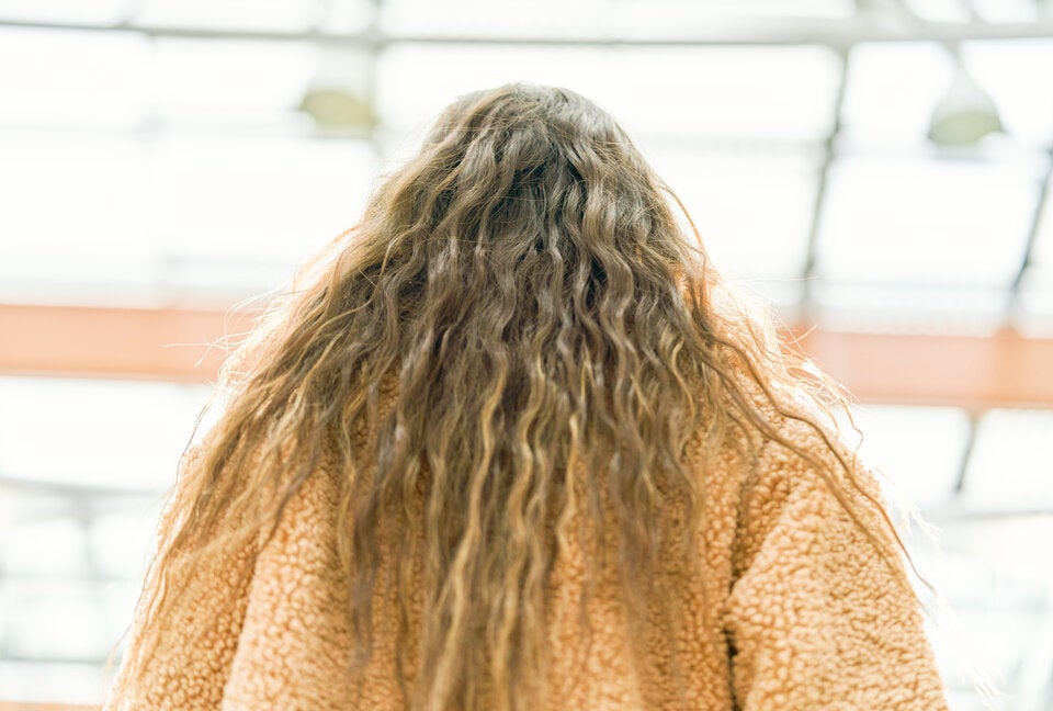 Haube auf, Haare kaputt? So pflegen Sie Ihr Haar im Winter richtig