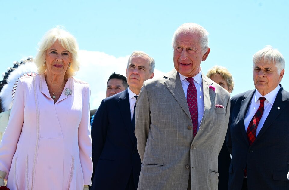 Look kopiert! Königin Camilla nimmt sich Prinzessin Kate zum Stilvorbild