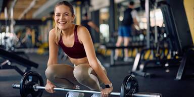 Definierte Muskeln: So w&auml;hlen Sie das richtige Gewicht im Fitnessstudio