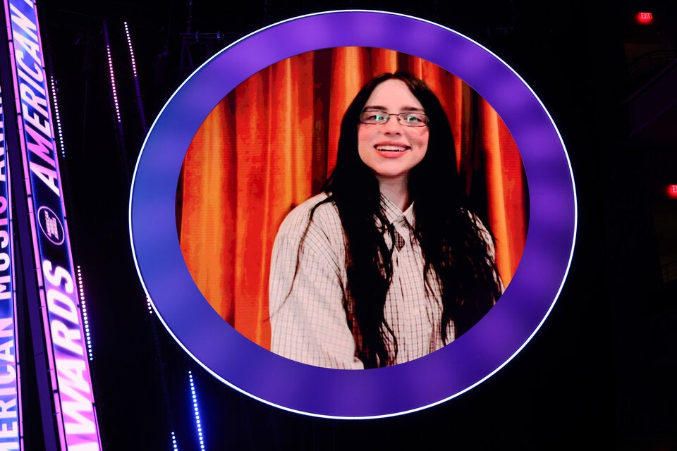 Die Abräumerin des Abends, Billie Eilish, schwänzte die Awards und wurde per Video zugeschaltet