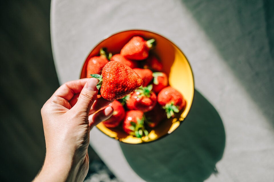 Nicht wegwerfen! Darum sollten Sie die Blätter von Erdbeeren mitessen