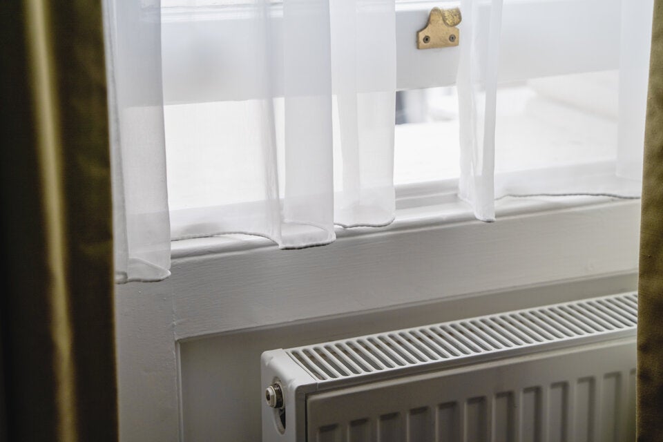 Der Jalousien-Trick: So senken Sie Ihre Heizkosten im Winter!