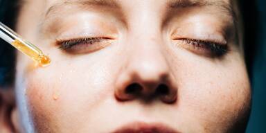 Unreine Haut? DIESE Skincare-Fehler machen im Fr&uuml;hling (fast) alle