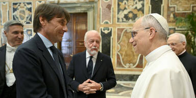 Papst Leo XIV. empf&auml;ngt Italiens Meister Napoli