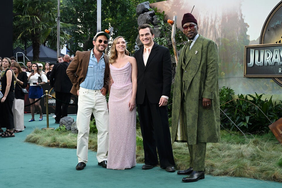 Scarlett Johansson raubt im Old Hollywood Glam Look allen den Atem