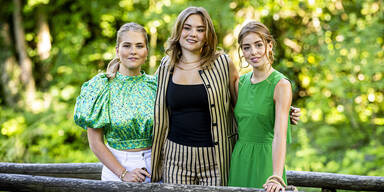 König Willem-Alexander, Königin Maxima und ihre Töchter, die Prinzessinnen Amalia, Alexia und Ariane 