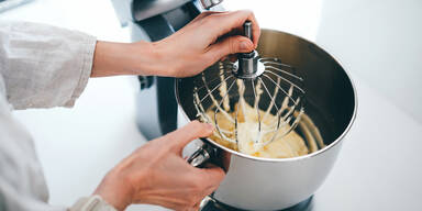 Power-K&uuml;chenmaschine mit 7 L Sch&uuml;ssel: Vielseitiger Helfer im Angebot!