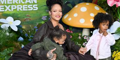 Rihanna verzaubert mit ihren Söhnen auf der Schlümpfe-Premiere