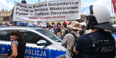 Tausende bei Demonstrationen gegen Migration