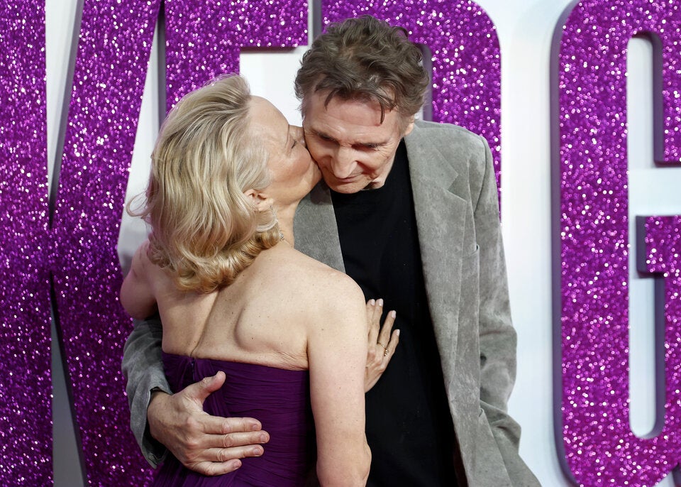 Pamela Anderson mit Liam Neeson