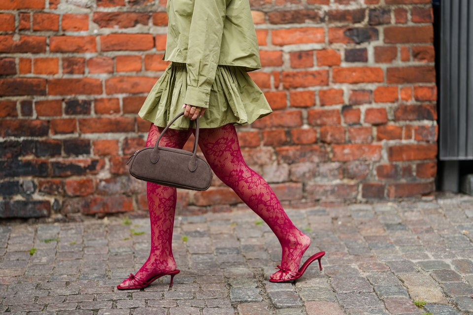 7 Outfit-Kombis: So stylen Sie Sommerkleider 2025 wirklich herbsttauglich