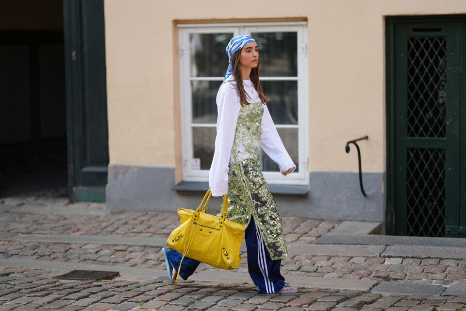 7 Outfit-Kombis: So stylen Sie Sommerkleider 2025 wirklich herbsttauglich