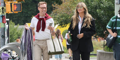 Heidi Klum trägt ein Kleid von Maria Lucia Hohan (2100 Euro) 