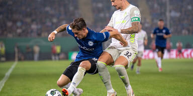 Cup-Blamage für "Ösi"-Klub Bremen, Querfeld schießt Berlin weiter