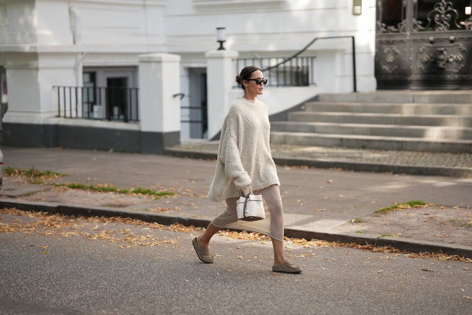 7 Outfit-Kombis: So stylen Sie Sommerkleider 2025 wirklich herbsttauglich