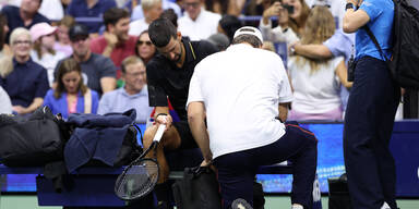 Djokovic kämpft sich nach Verletzungsschock weiter