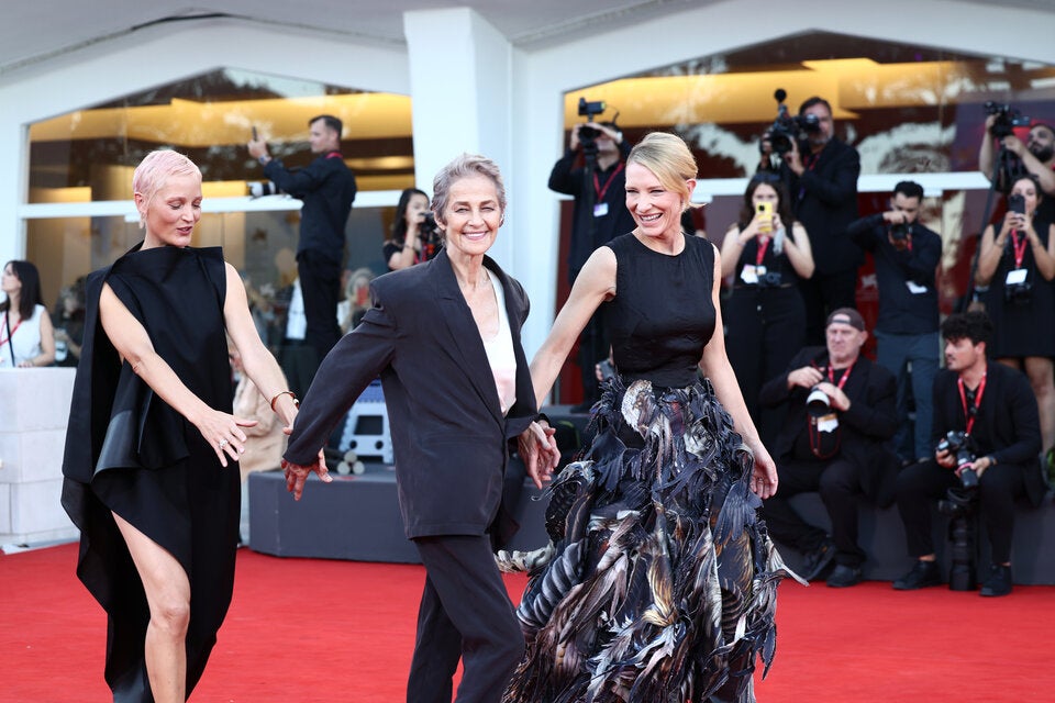 Cate Blanchett schockt mit skurrilem Feder-Look auf dem roten Teppich