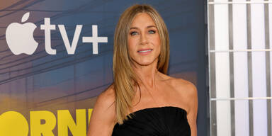 Paar-Debüt? Jennifer Aniston strahlt verliebt am roten Teppich
